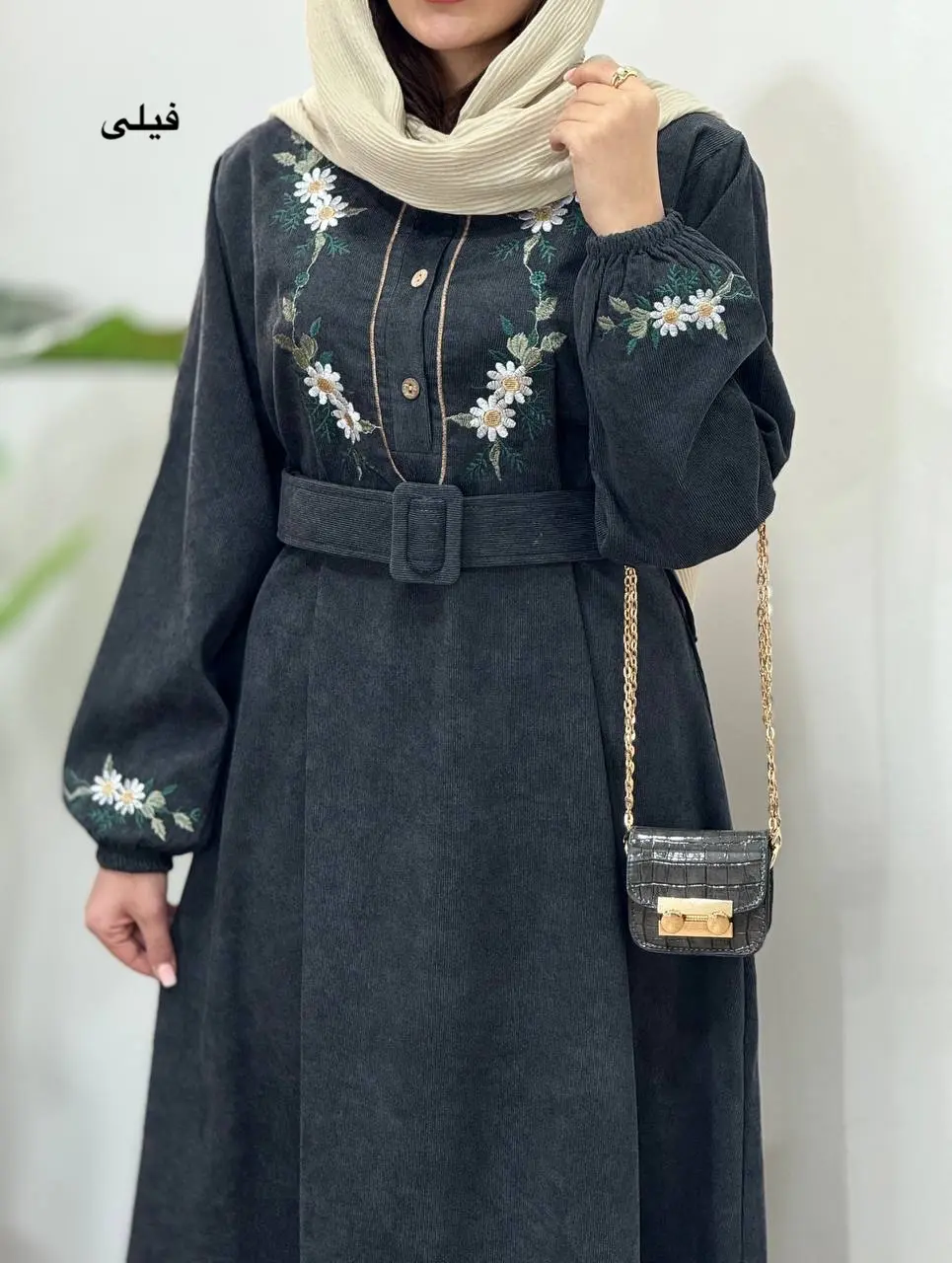 پیراهن مانتویی گلدوزی بابونه همراه با کمربند